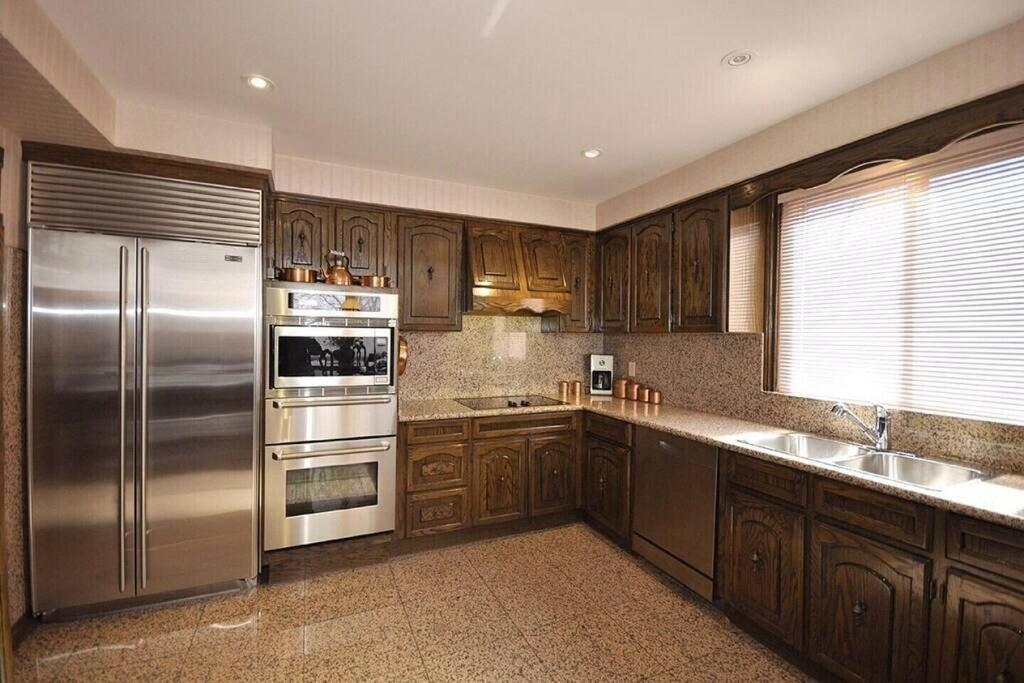 A Stunning Chalet Style Home Toronto Room photo